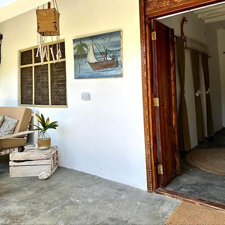 Mlango Paje House II Bed and Breakfast Buitenkant foto