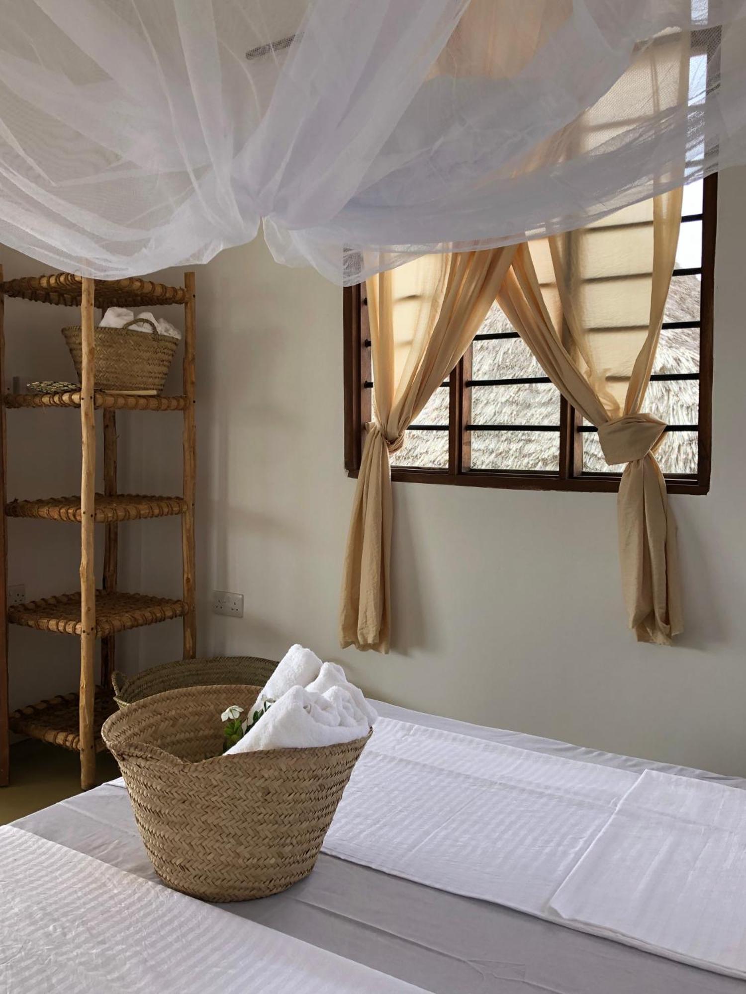 Mlango Paje House II Bed and Breakfast Buitenkant foto