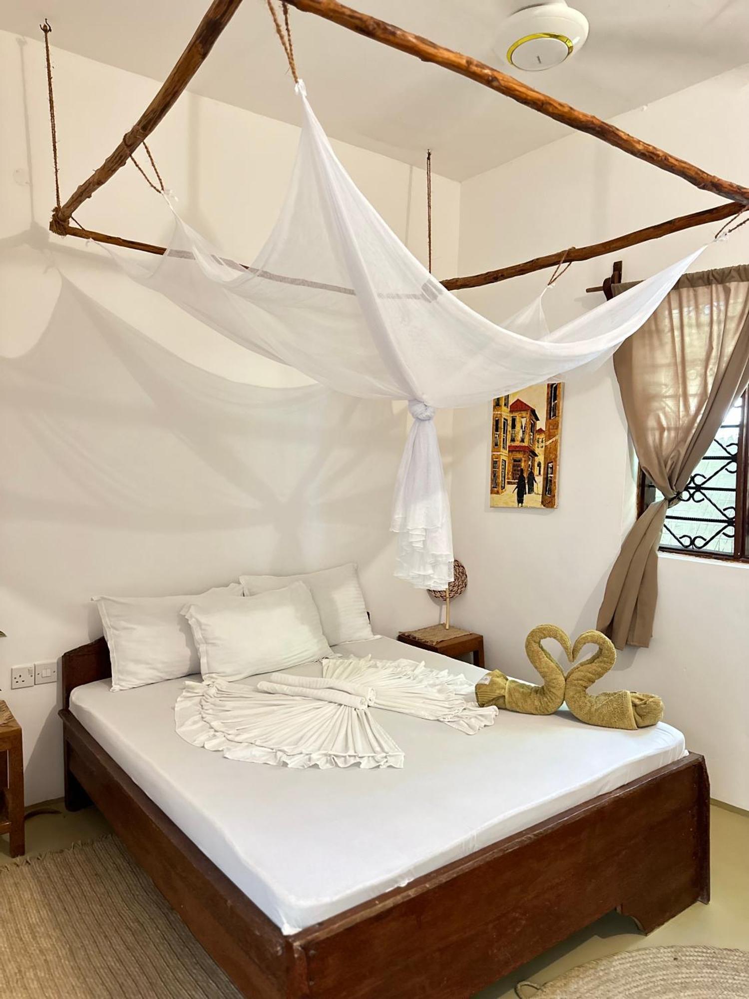 Mlango Paje House II Bed and Breakfast Buitenkant foto