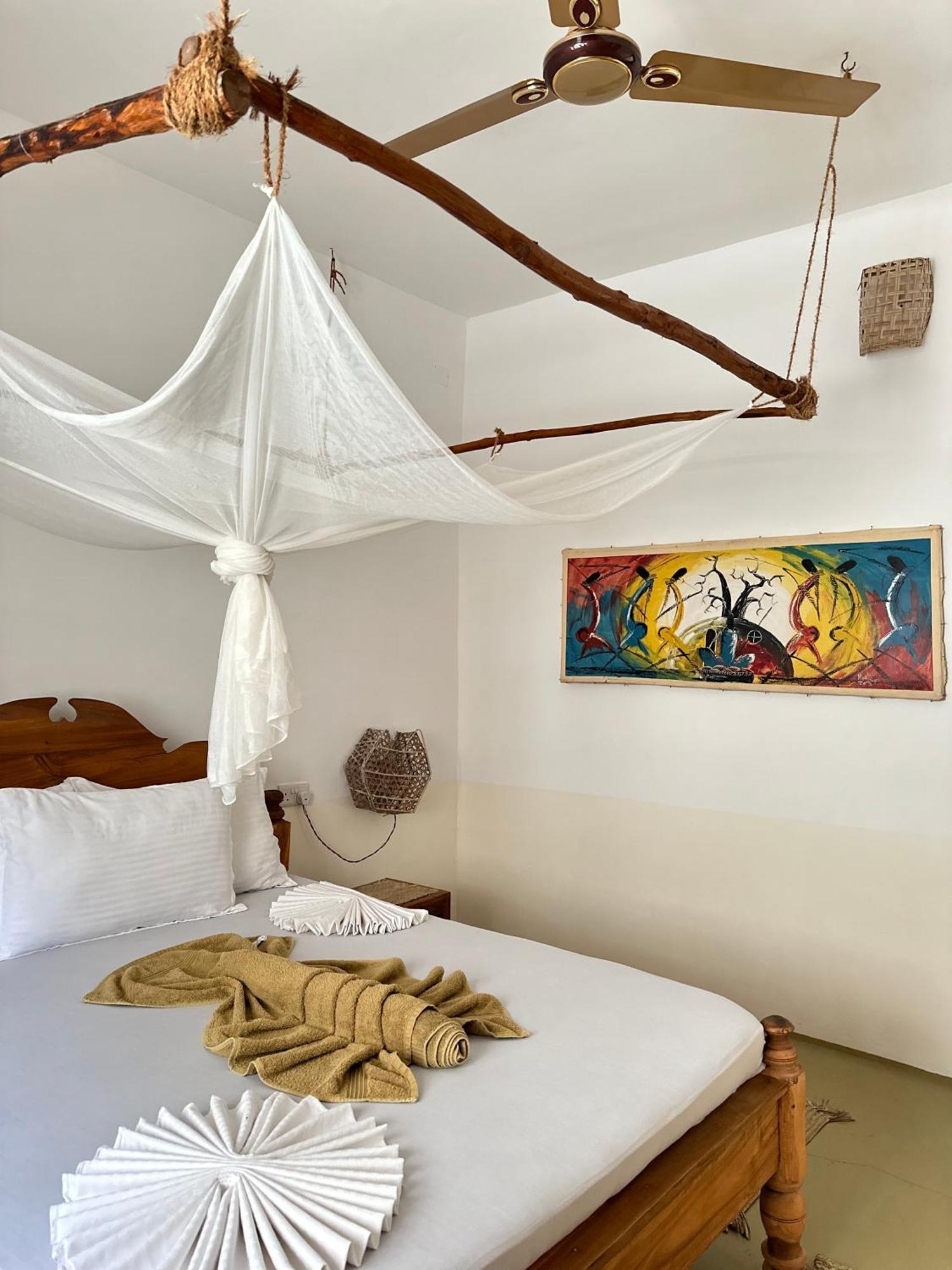 Mlango Paje House II Bed and Breakfast Buitenkant foto