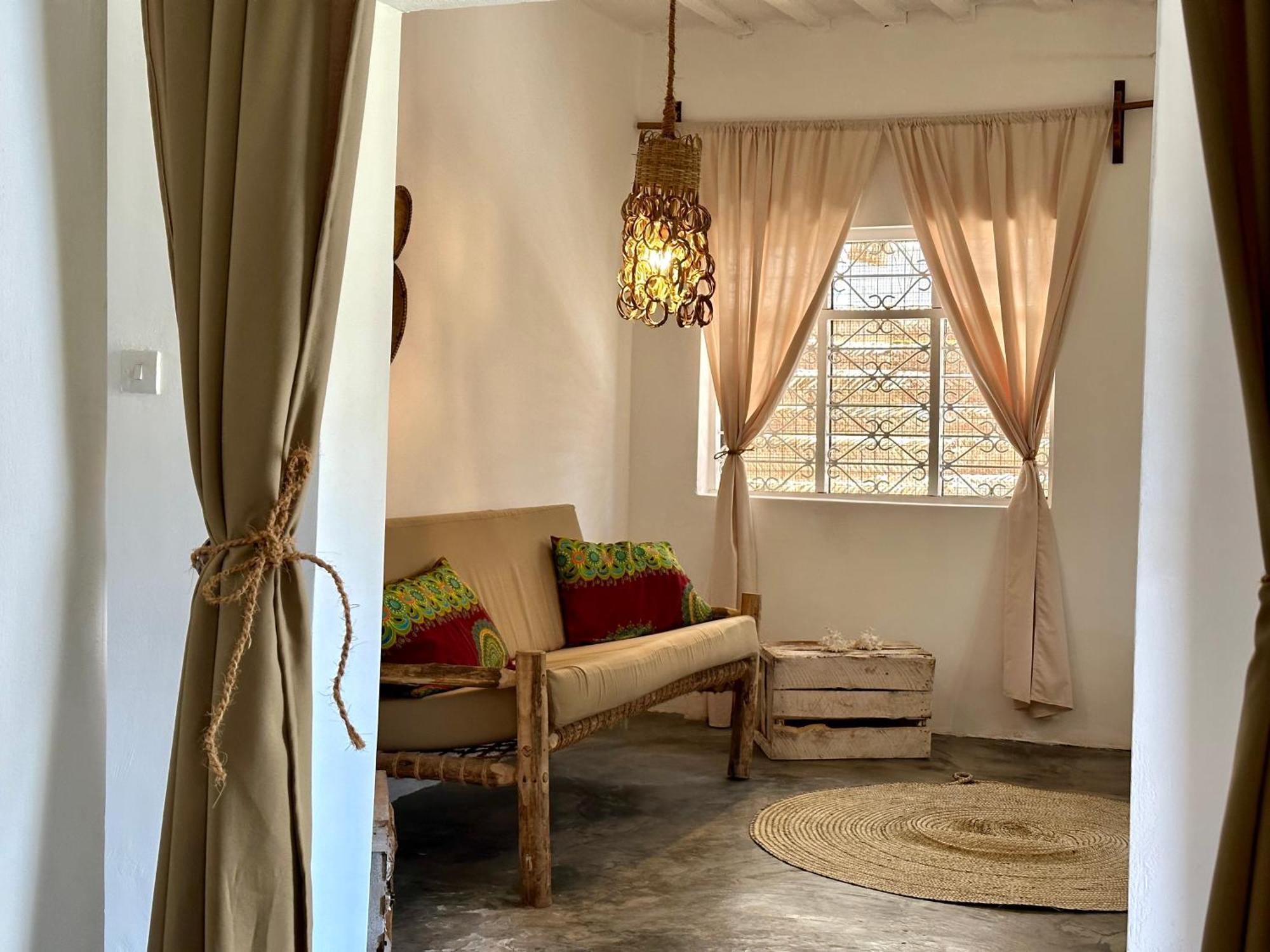 Mlango Paje House II Bed and Breakfast Buitenkant foto