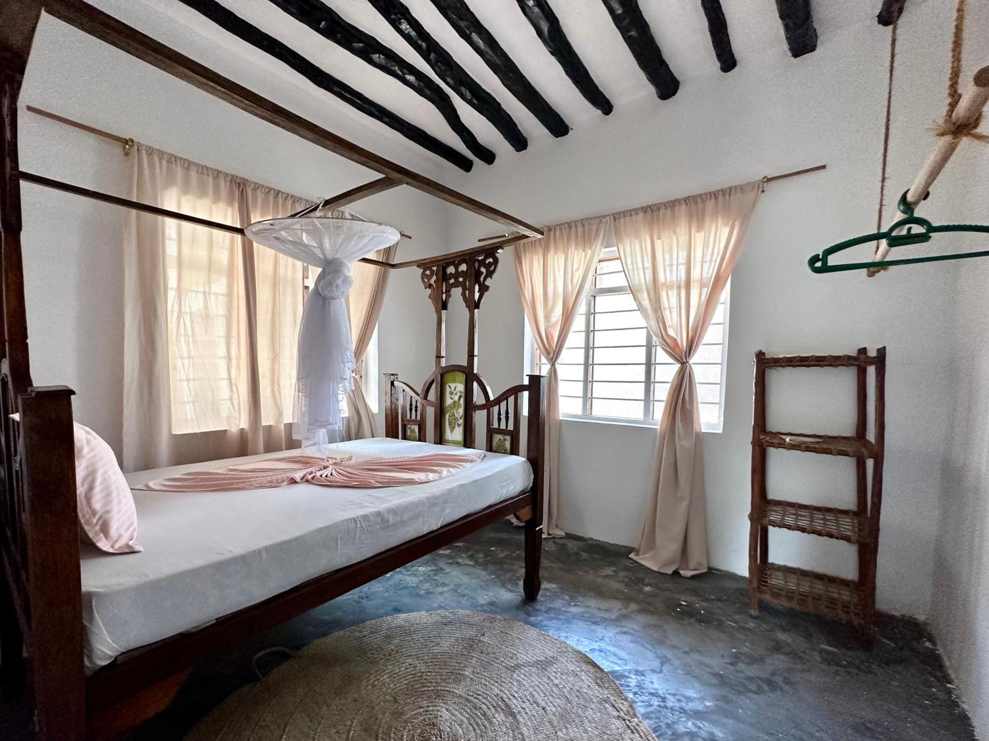 Mlango Paje House II Bed and Breakfast Buitenkant foto