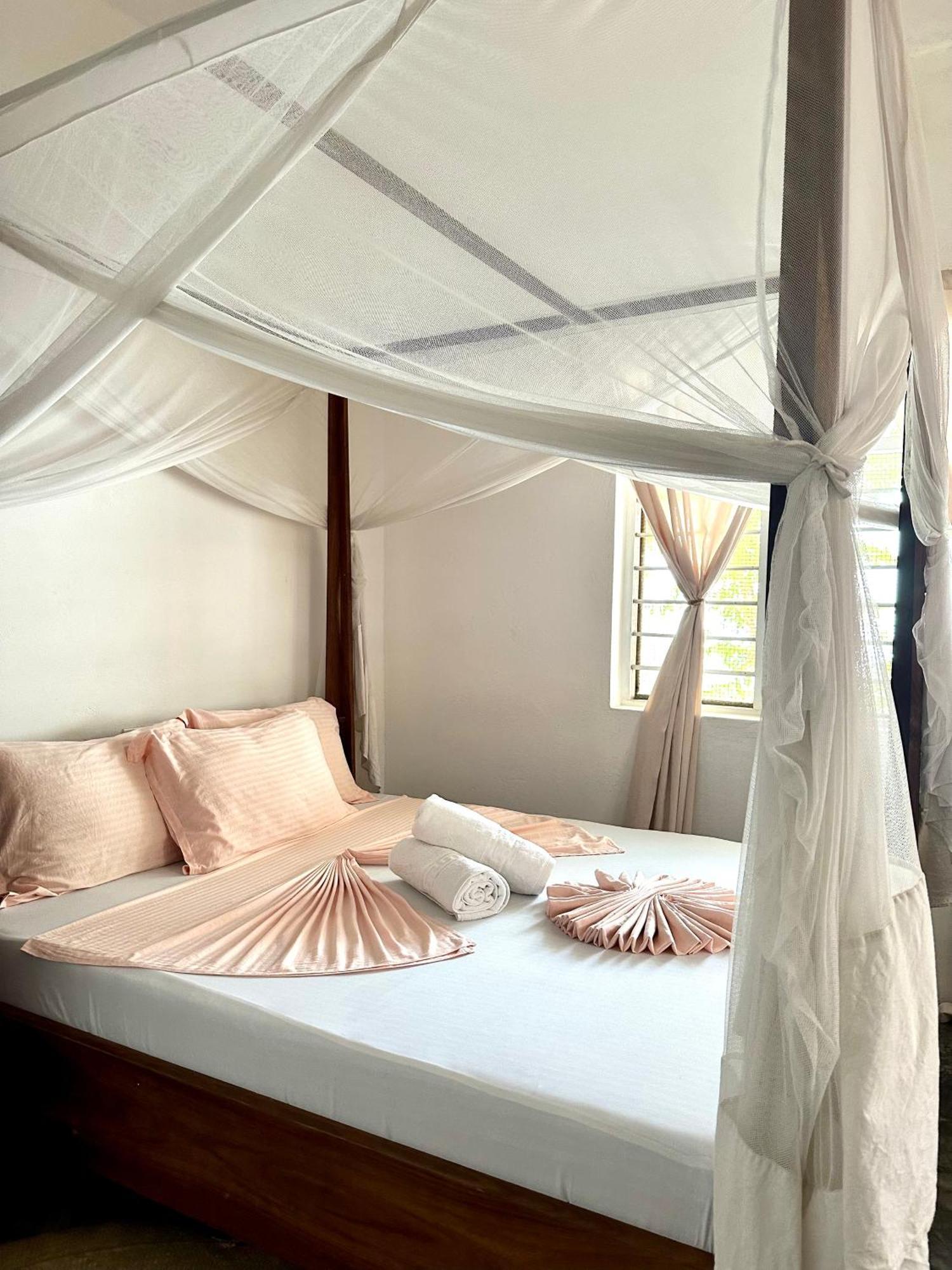 Mlango Paje House II Bed and Breakfast Buitenkant foto