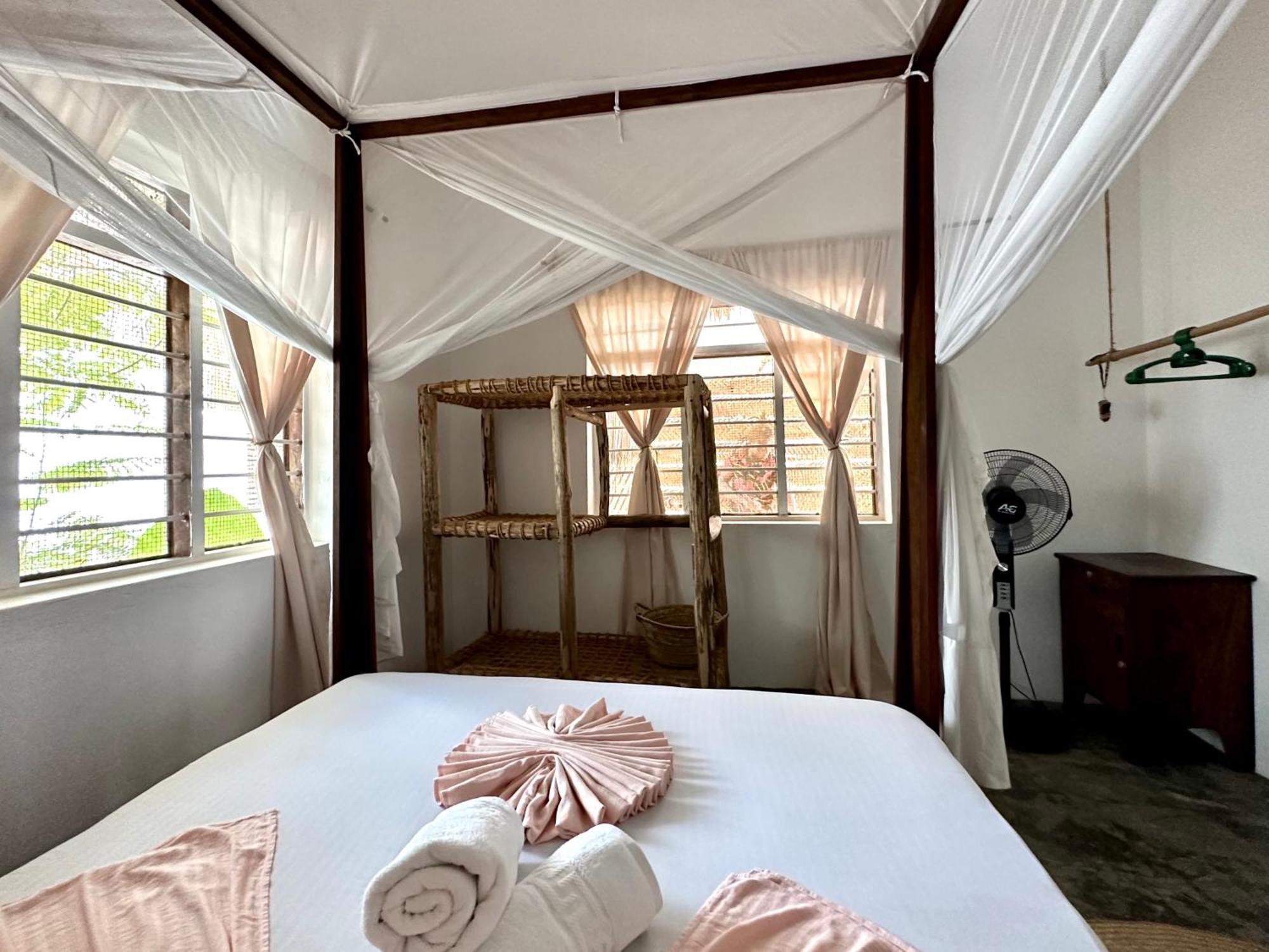 Mlango Paje House II Bed and Breakfast Buitenkant foto