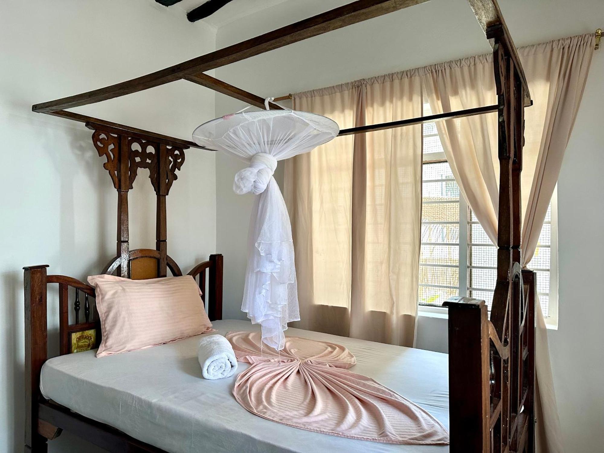 Mlango Paje House II Bed and Breakfast Buitenkant foto