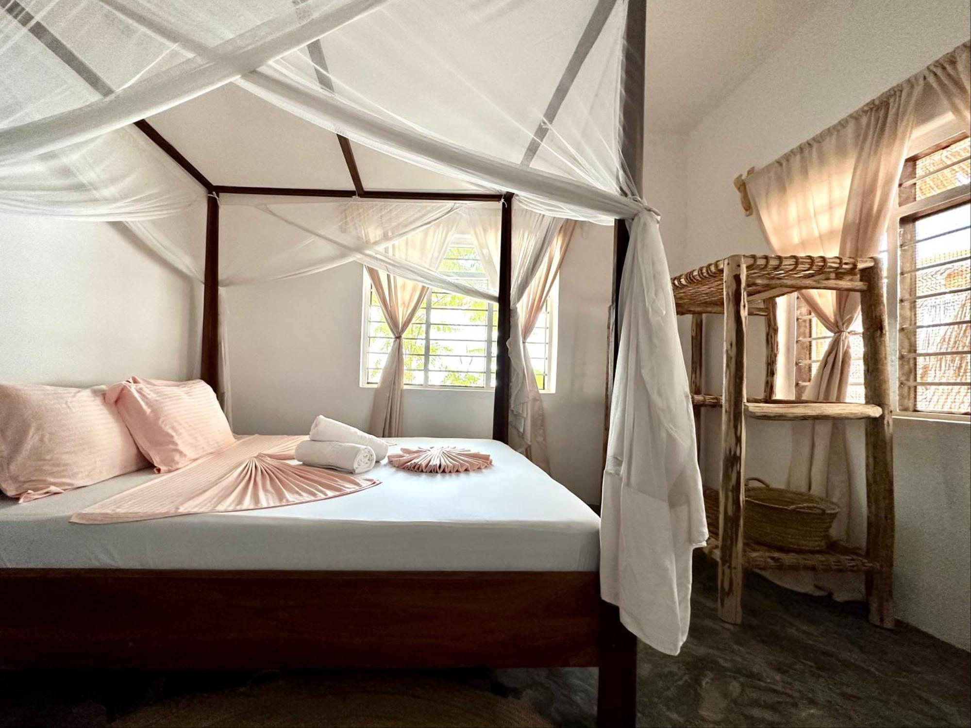 Mlango Paje House II Bed and Breakfast Buitenkant foto
