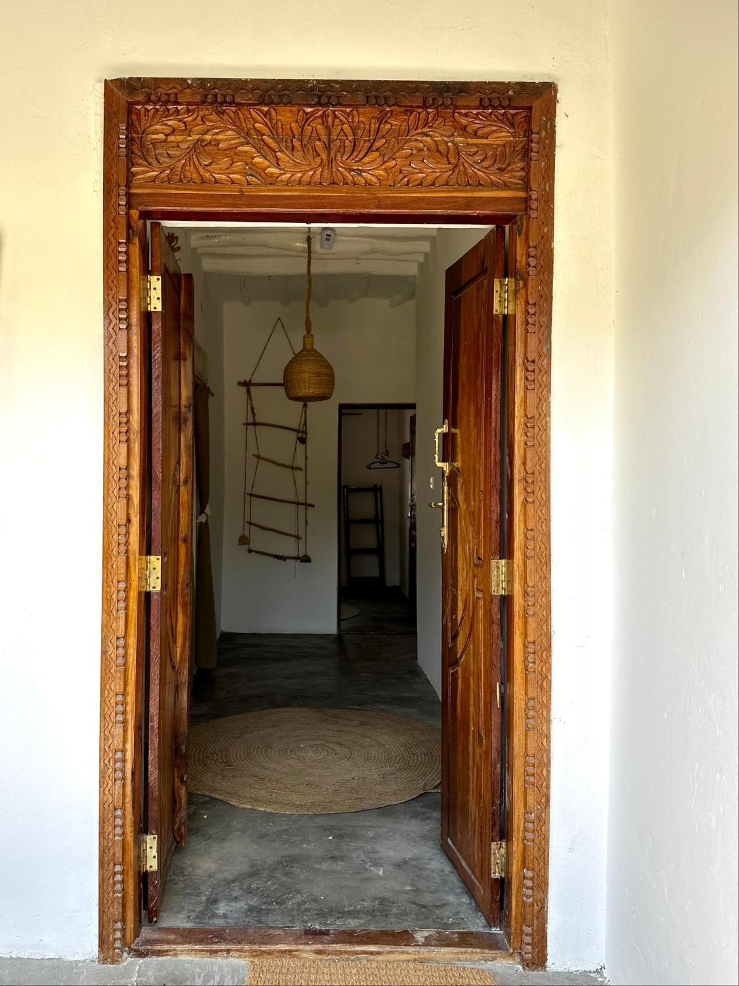 Mlango Paje House II Bed and Breakfast Buitenkant foto